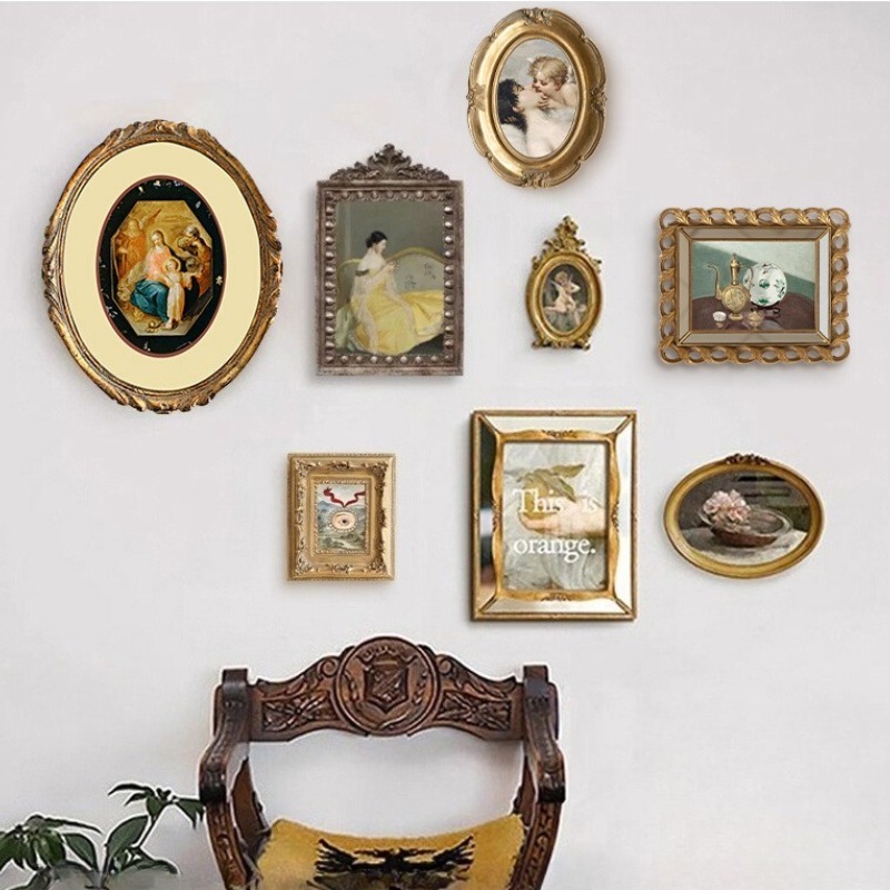 Luxury Lifestyle Wallpaper - Retro Painting Frame Living Room Creative